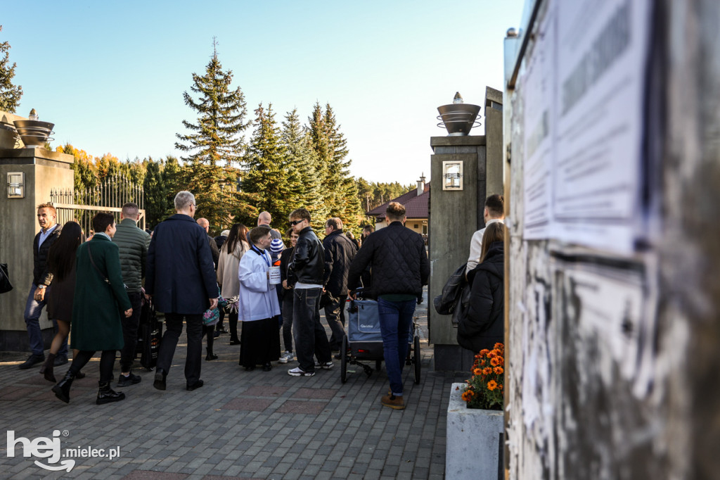 Wszystkich Świętych - 1 listopada na Cmentarzu Komunalnym