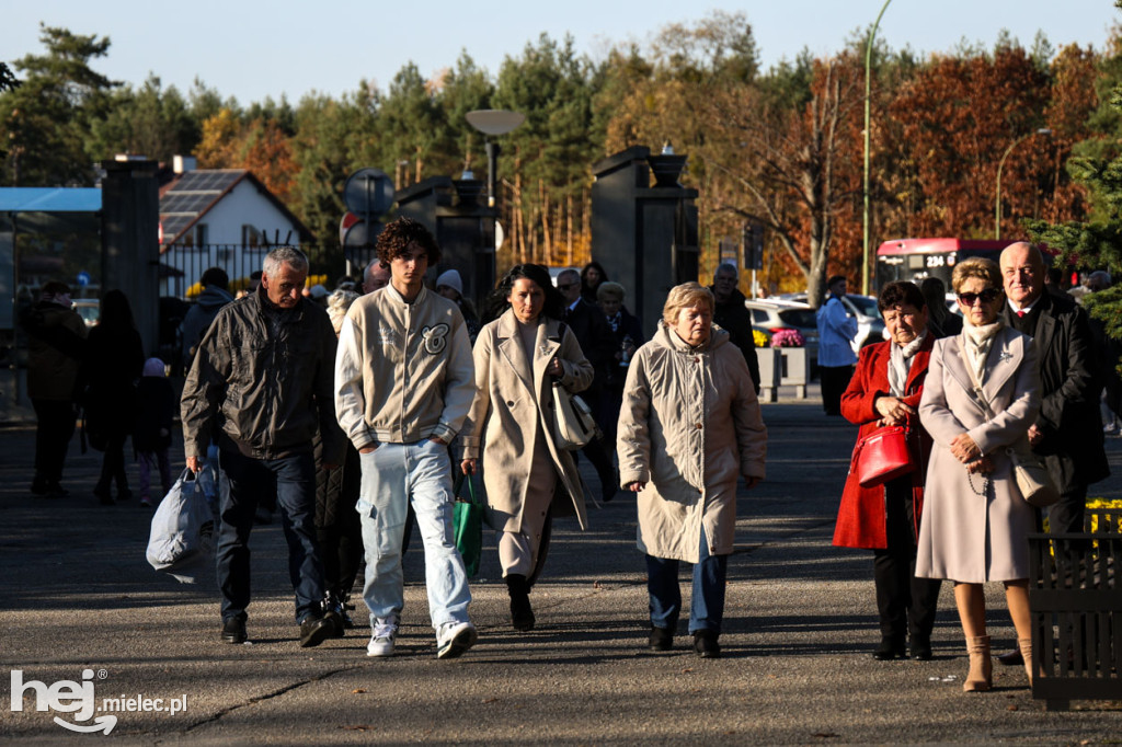 Wszystkich Świętych - 1 listopada na Cmentarzu Komunalnym