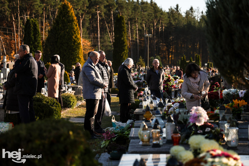 Wszystkich Świętych - 1 listopada na Cmentarzu Komunalnym
