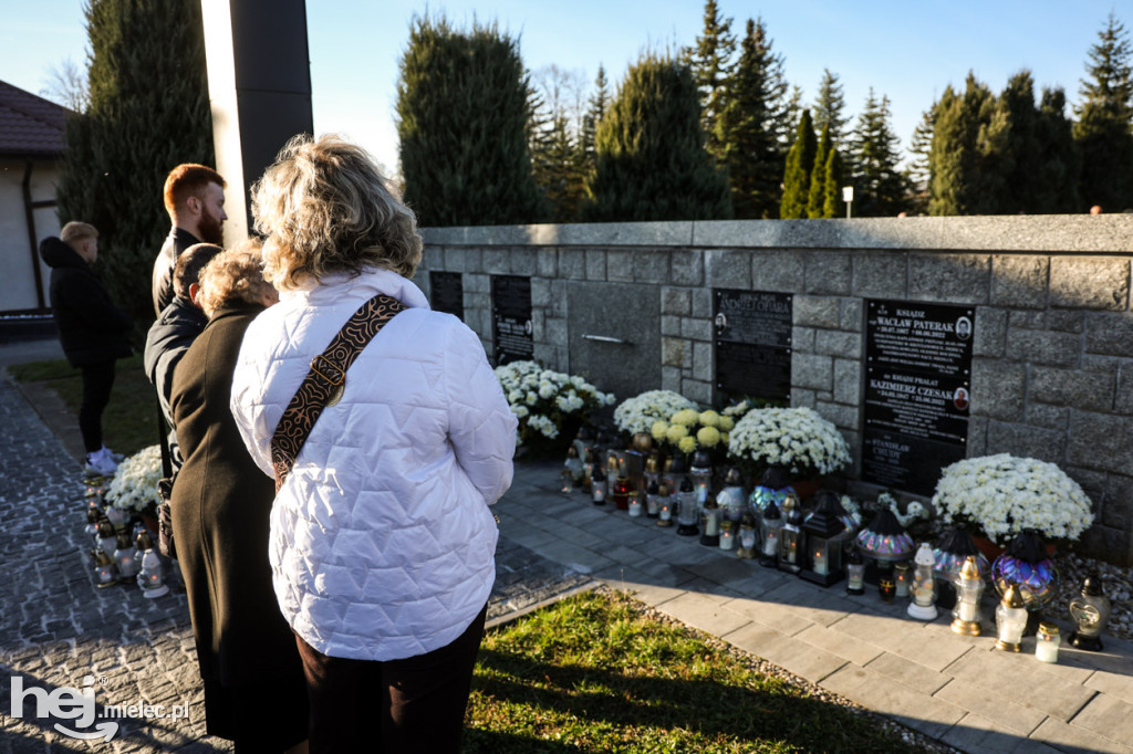 Wszystkich Świętych - 1 listopada na Cmentarzu Komunalnym