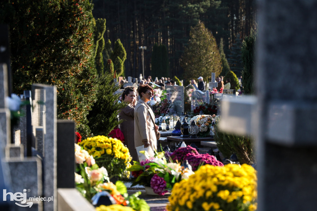 Wszystkich Świętych - 1 listopada na Cmentarzu Komunalnym