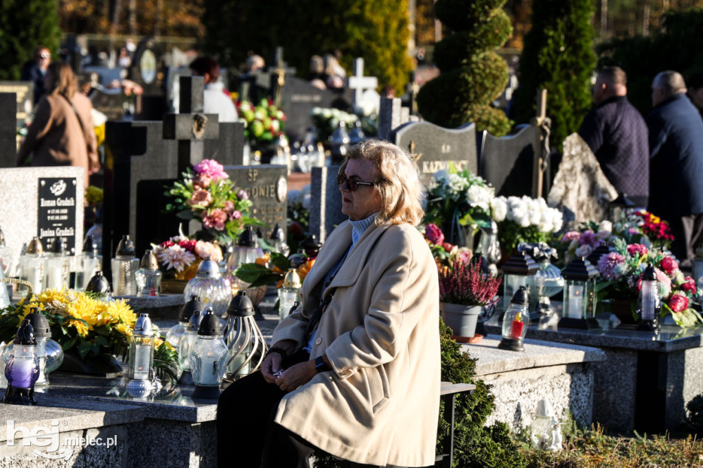 Wszystkich Świętych - 1 listopada na Cmentarzu Komunalnym