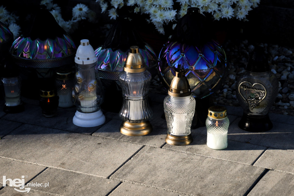 Wszystkich Świętych - 1 listopada na Cmentarzu Komunalnym