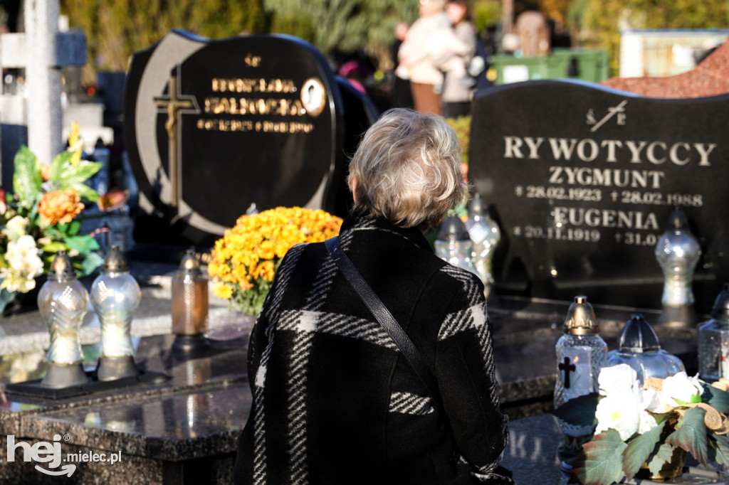 Wszystkich Świętych - 1 listopada na Cmentarzu Komunalnym