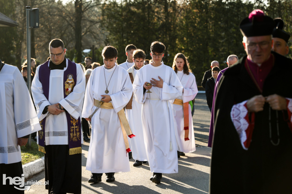 Wszystkich Świętych - 1 listopada na Cmentarzu Komunalnym