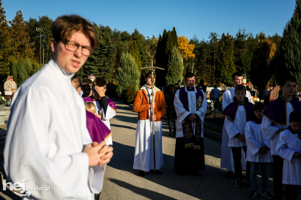 Wszystkich Świętych - 1 listopada na Cmentarzu Komunalnym