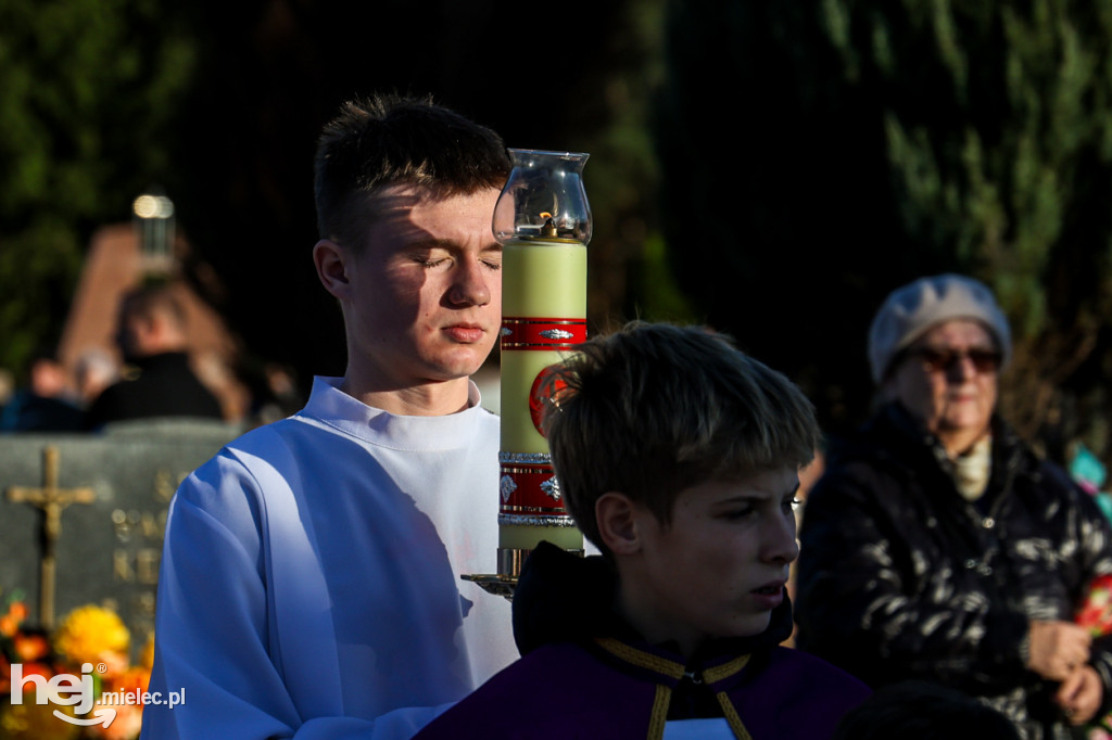 Wszystkich Świętych - 1 listopada na Cmentarzu Komunalnym