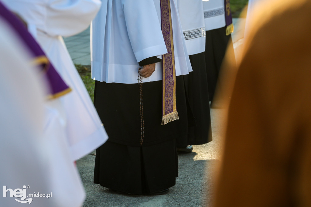 Wszystkich Świętych - 1 listopada na Cmentarzu Komunalnym