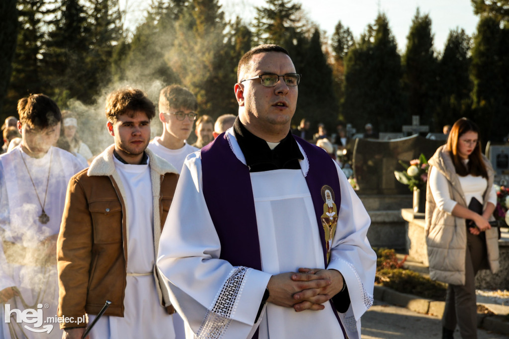 Wszystkich Świętych - 1 listopada na Cmentarzu Komunalnym
