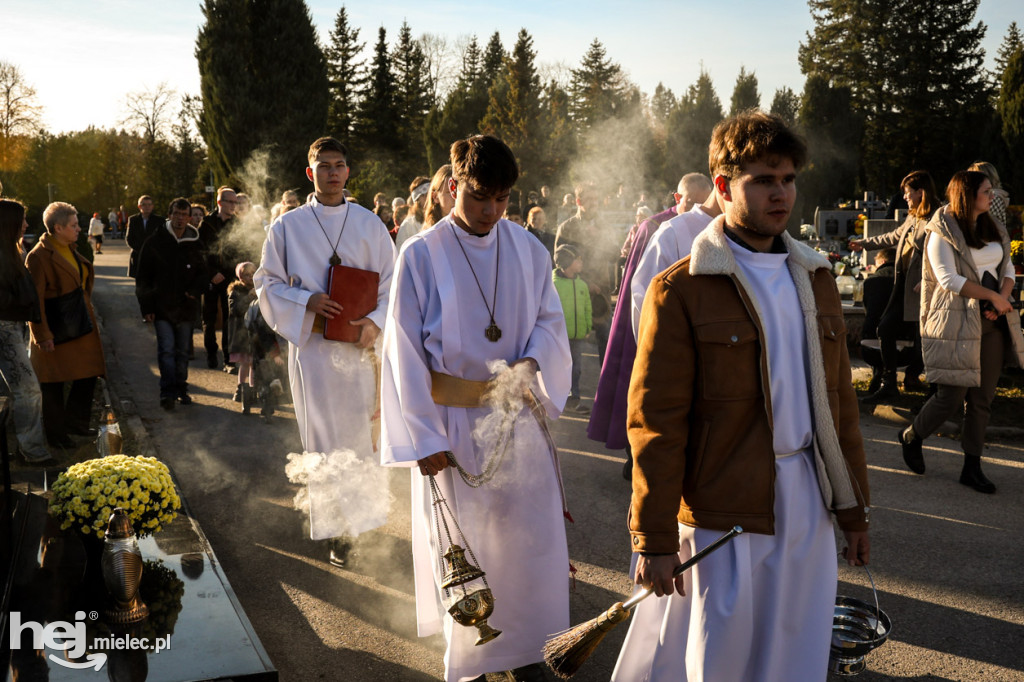 Wszystkich Świętych - 1 listopada na Cmentarzu Komunalnym