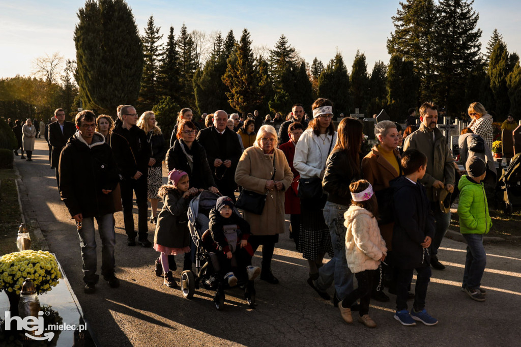 Wszystkich Świętych - 1 listopada na Cmentarzu Komunalnym