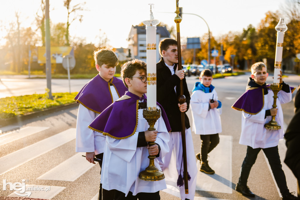 Uroczystość Wszystkich Świętych 2025 na Cmentarzu Parafialnym w Mielcu