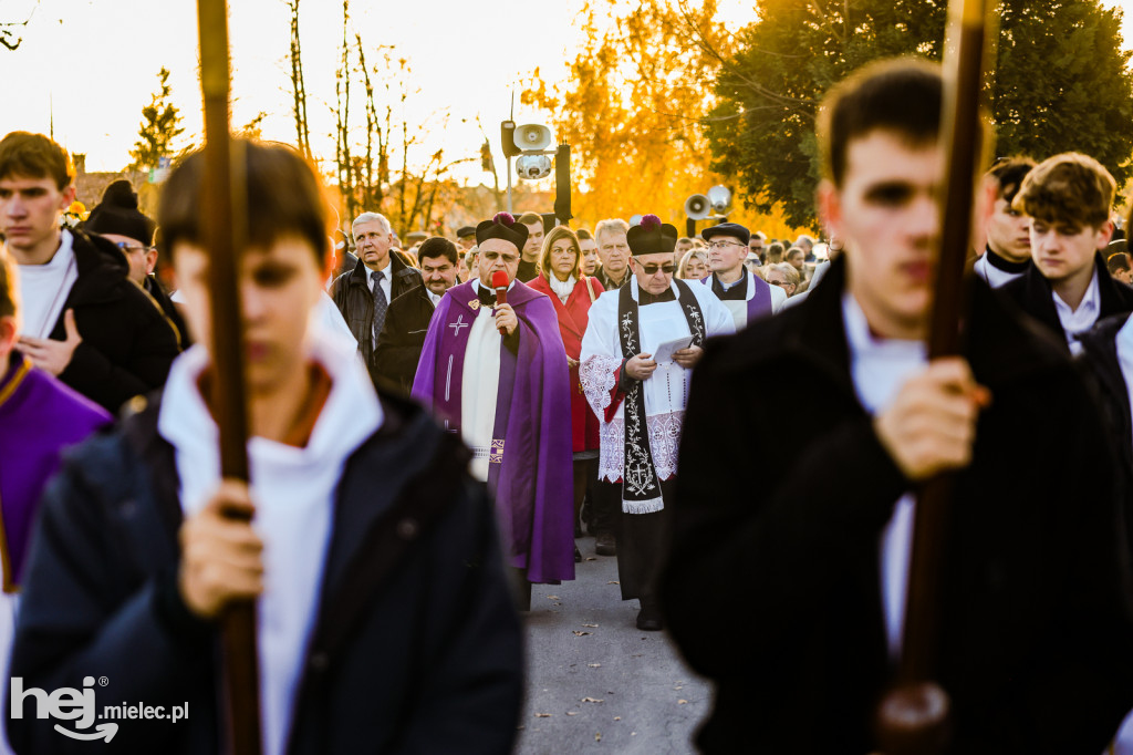 Uroczystość Wszystkich Świętych 2025 na Cmentarzu Parafialnym w Mielcu