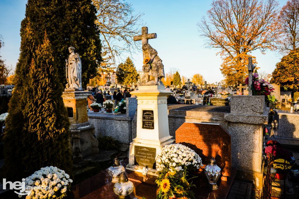 Uroczystość Wszystkich Świętych 2025 na Cmentarzu Parafialnym w Mielcu