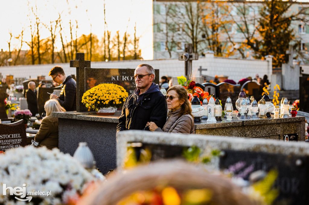 Uroczystość Wszystkich Świętych 2025 na Cmentarzu Parafialnym w Mielcu