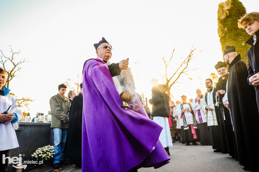 Uroczystość Wszystkich Świętych 2025 na Cmentarzu Parafialnym w Mielcu
