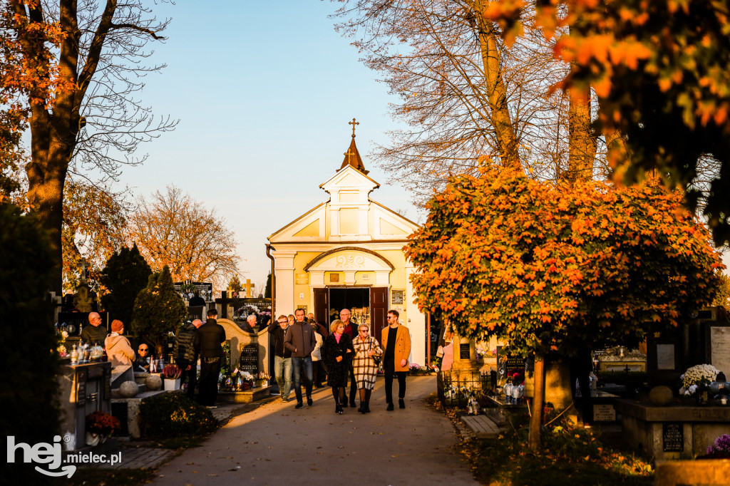 Uroczystość Wszystkich Świętych 2025 na Cmentarzu Parafialnym w Mielcu