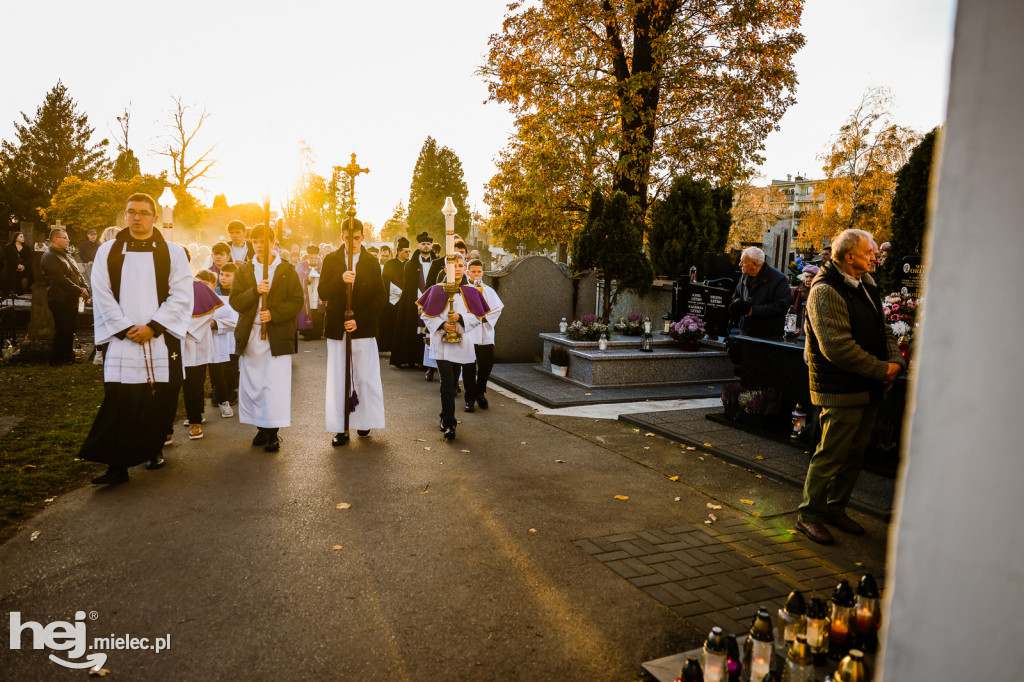 Uroczystość Wszystkich Świętych 2025 na Cmentarzu Parafialnym w Mielcu