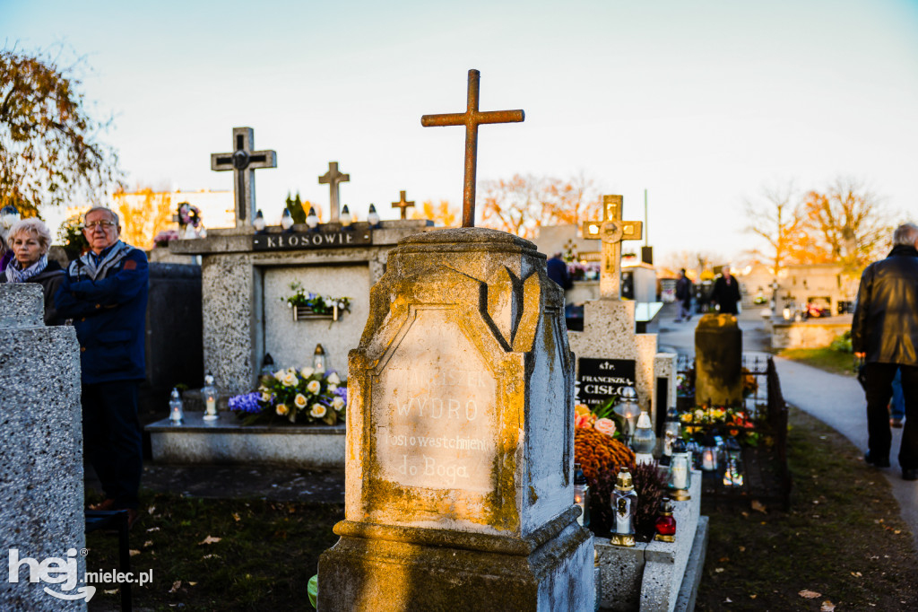 Uroczystość Wszystkich Świętych 2025 na Cmentarzu Parafialnym w Mielcu