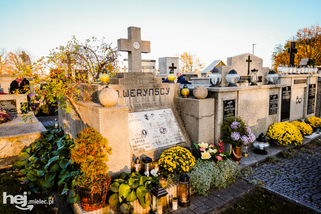 Uroczystość Wszystkich Świętych 2025 na Cmentarzu Parafialnym w Mielcu