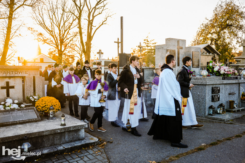 Uroczystość Wszystkich Świętych 2025 na Cmentarzu Parafialnym w Mielcu