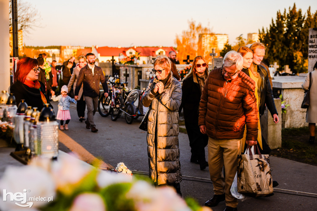 Uroczystość Wszystkich Świętych 2025 na Cmentarzu Parafialnym w Mielcu