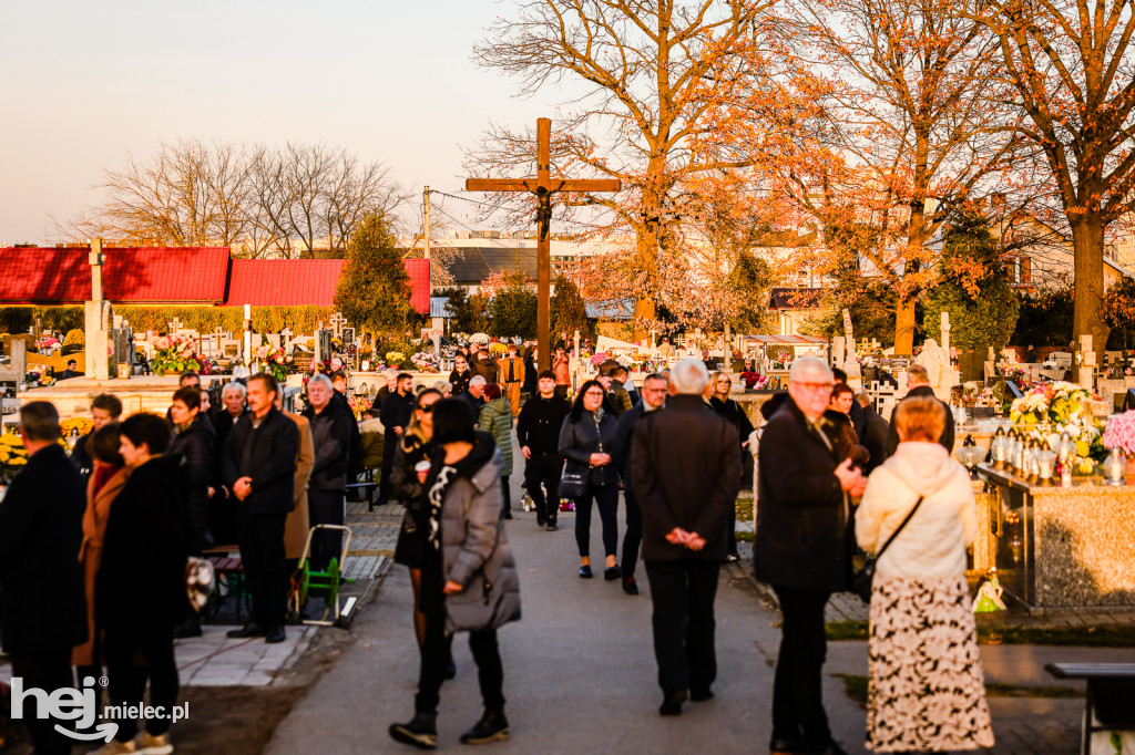 Uroczystość Wszystkich Świętych 2025 na Cmentarzu Parafialnym w Mielcu