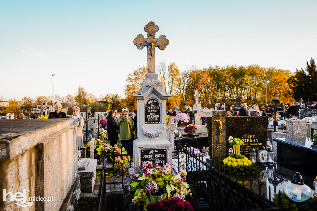 Uroczystość Wszystkich Świętych 2025 na Cmentarzu Parafialnym w Mielcu