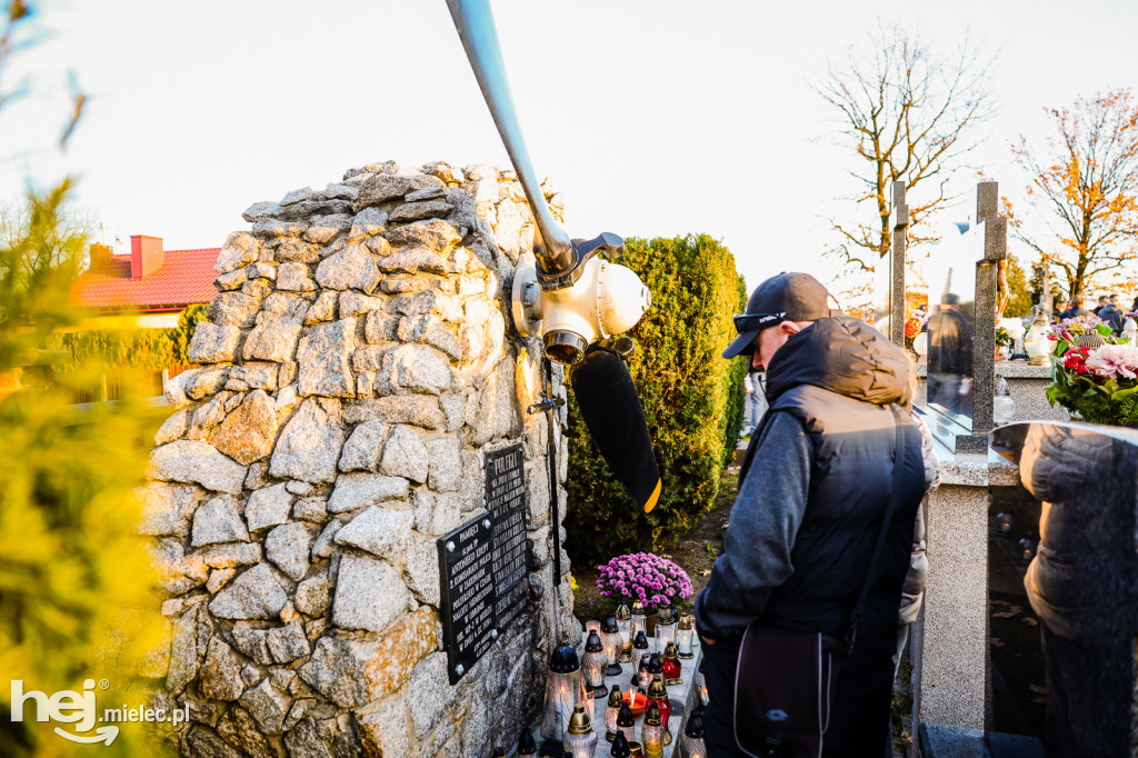 Uroczystość Wszystkich Świętych 2025 na Cmentarzu Parafialnym w Mielcu