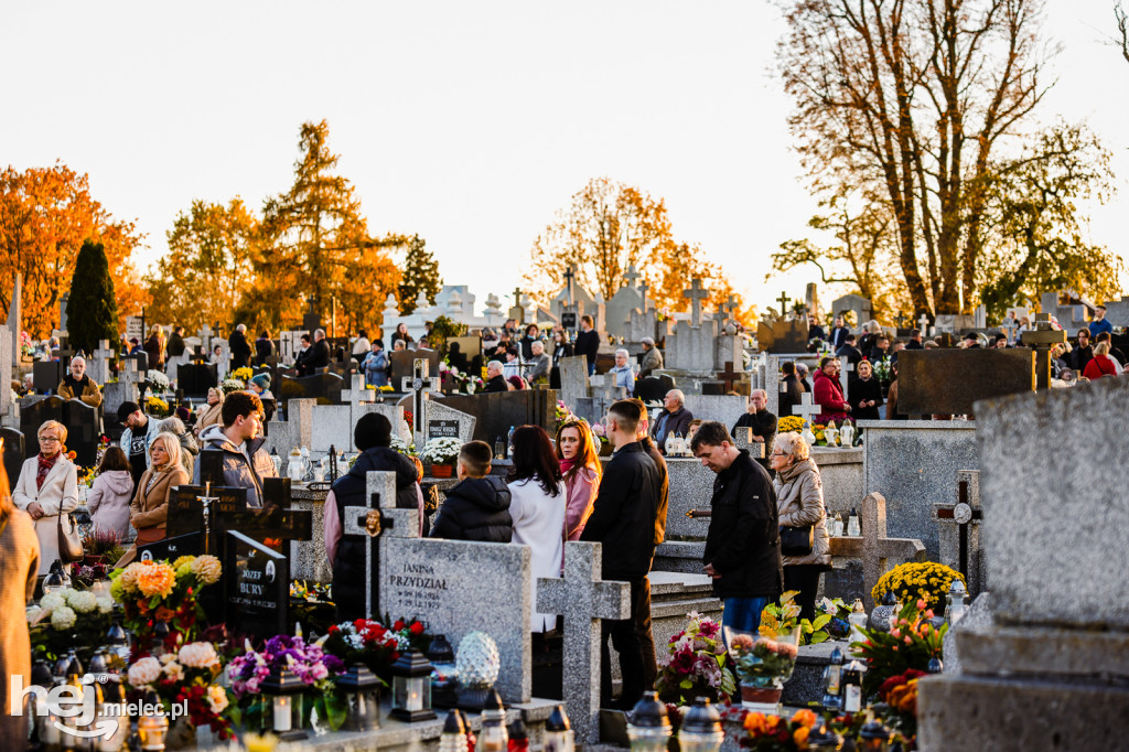 Uroczystość Wszystkich Świętych 2025 na Cmentarzu Parafialnym w Mielcu