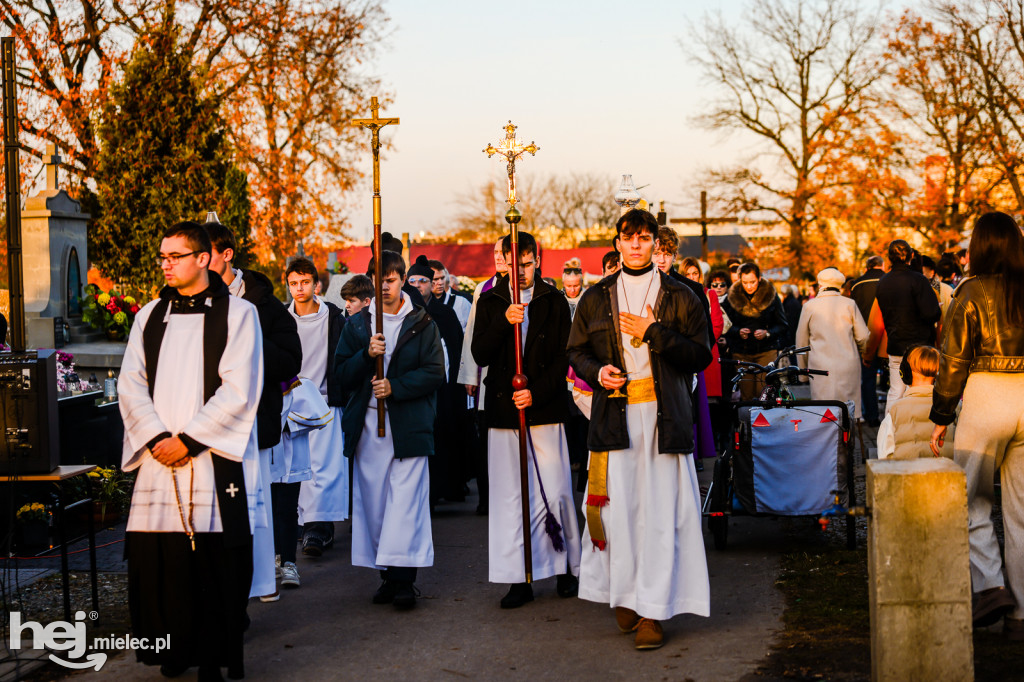Uroczystość Wszystkich Świętych 2025 na Cmentarzu Parafialnym w Mielcu