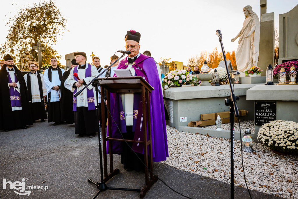 Uroczystość Wszystkich Świętych 2025 na Cmentarzu Parafialnym w Mielcu