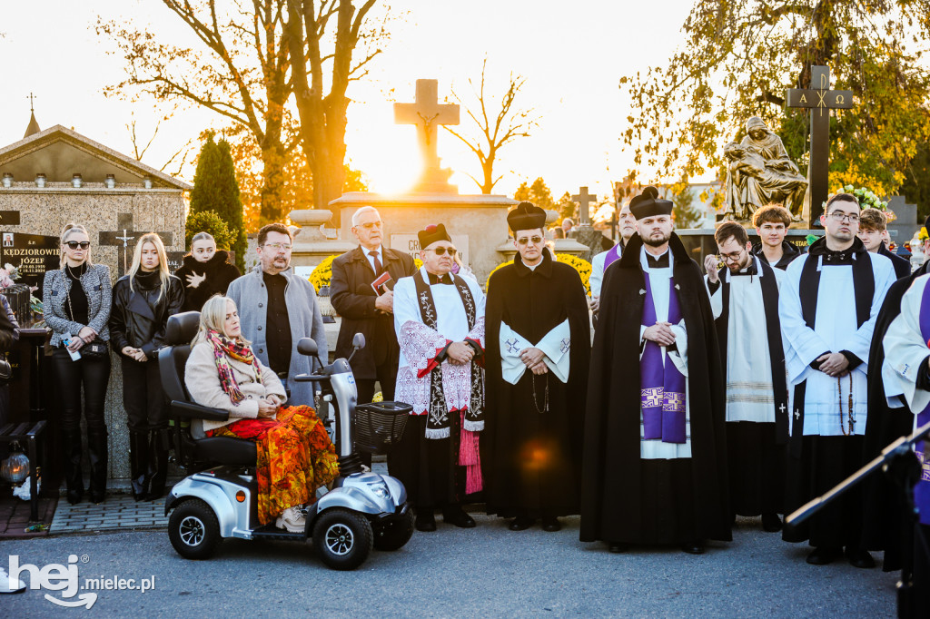 Uroczystość Wszystkich Świętych 2025 na Cmentarzu Parafialnym w Mielcu