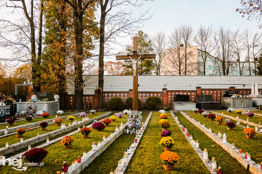Uroczystość Wszystkich Świętych 2025 na Cmentarzu Parafialnym w Mielcu