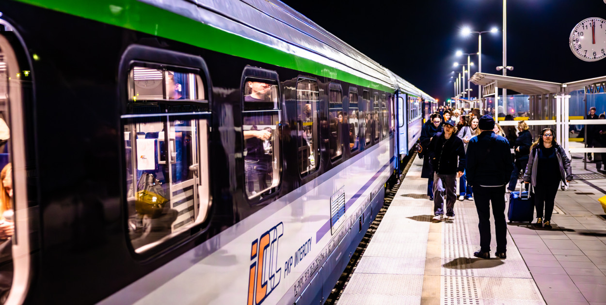 Pociągi Hetman i Kasztelan PKP Intercity na stacji Mielec