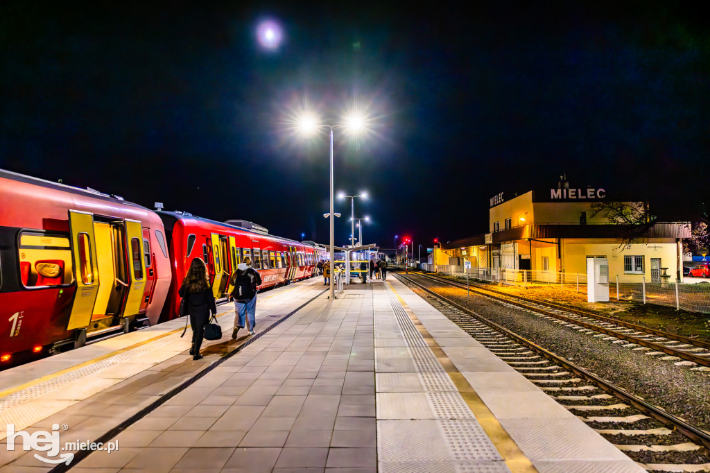 Pociągi Hetman i Kasztelan PKP Intercity na stacji Mielec