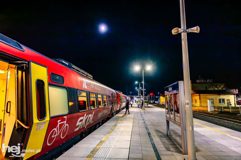 Pociągi Hetman i Kasztelan PKP Intercity na stacji Mielec