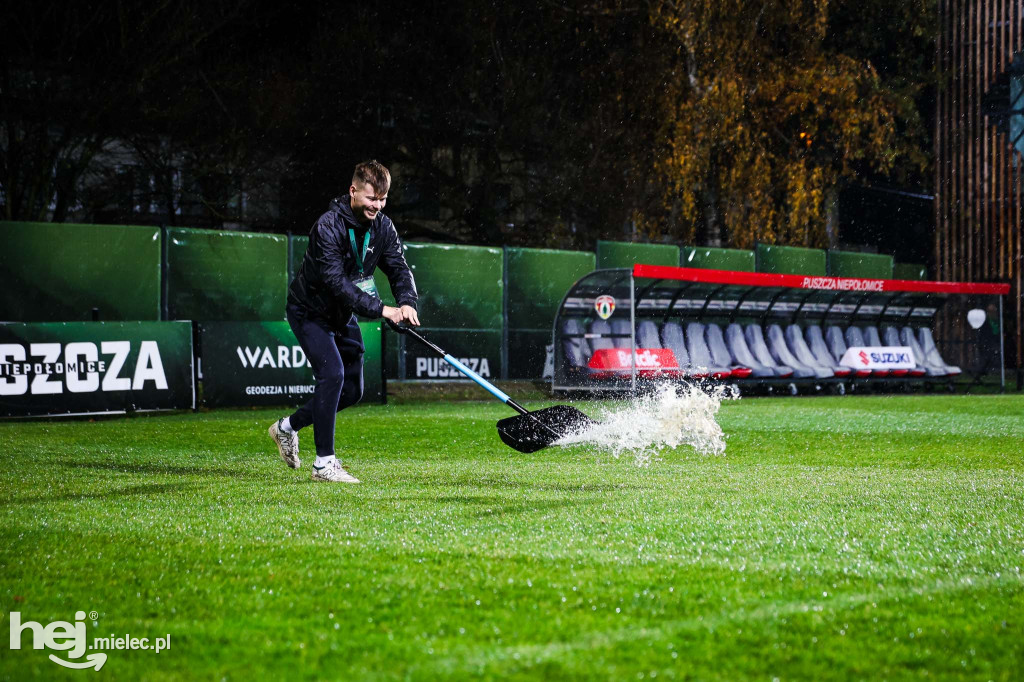 Odwołany mecz Puszcza Niepołomice - FKS Stal Mielec