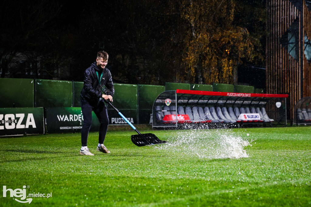 Odwołany mecz Puszcza Niepołomice - FKS Stal Mielec