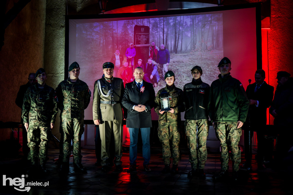 Ogień Niepodległości i Śpiewanki Patriotyczne