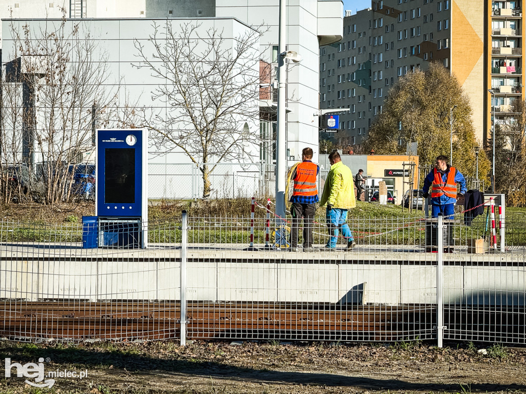 Wyświetlacz i głośniki na stacji PKP Mielec