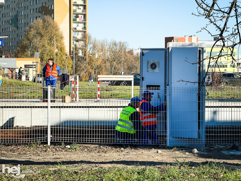 Wyświetlacz i głośniki na stacji PKP Mielec