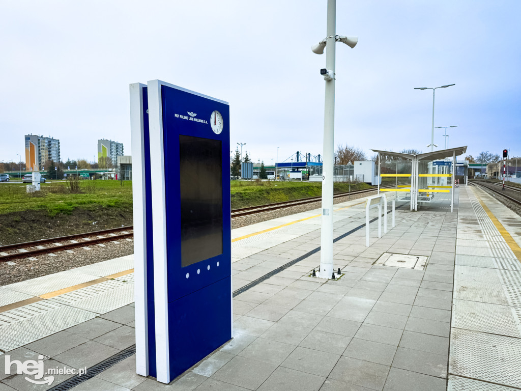 Wyświetlacz i głośniki na stacji PKP Mielec