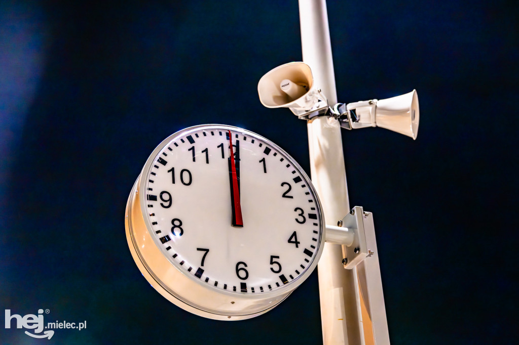 Wyświetlacz i głośniki na stacji PKP Mielec