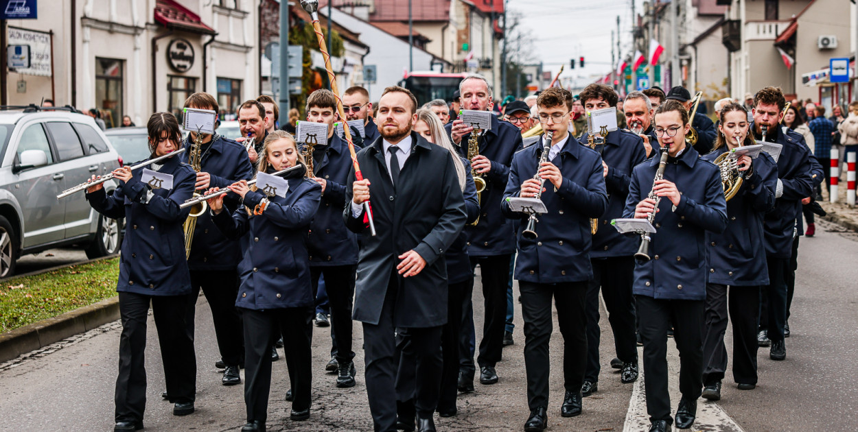 Święto Niepodległości - przemarsz ulicą Mickiewicza
