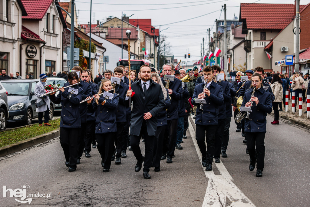 Święto Niepodległości - przemarsz ulicą Mickiewicza