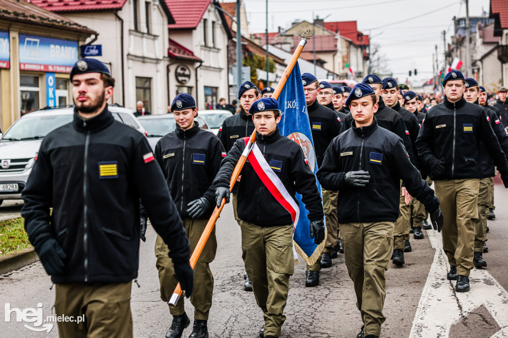 Święto Niepodległości - przemarsz ulicą Mickiewicza