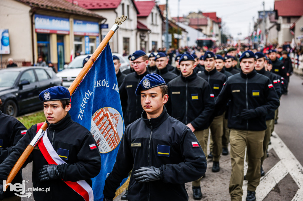 Święto Niepodległości - przemarsz ulicą Mickiewicza