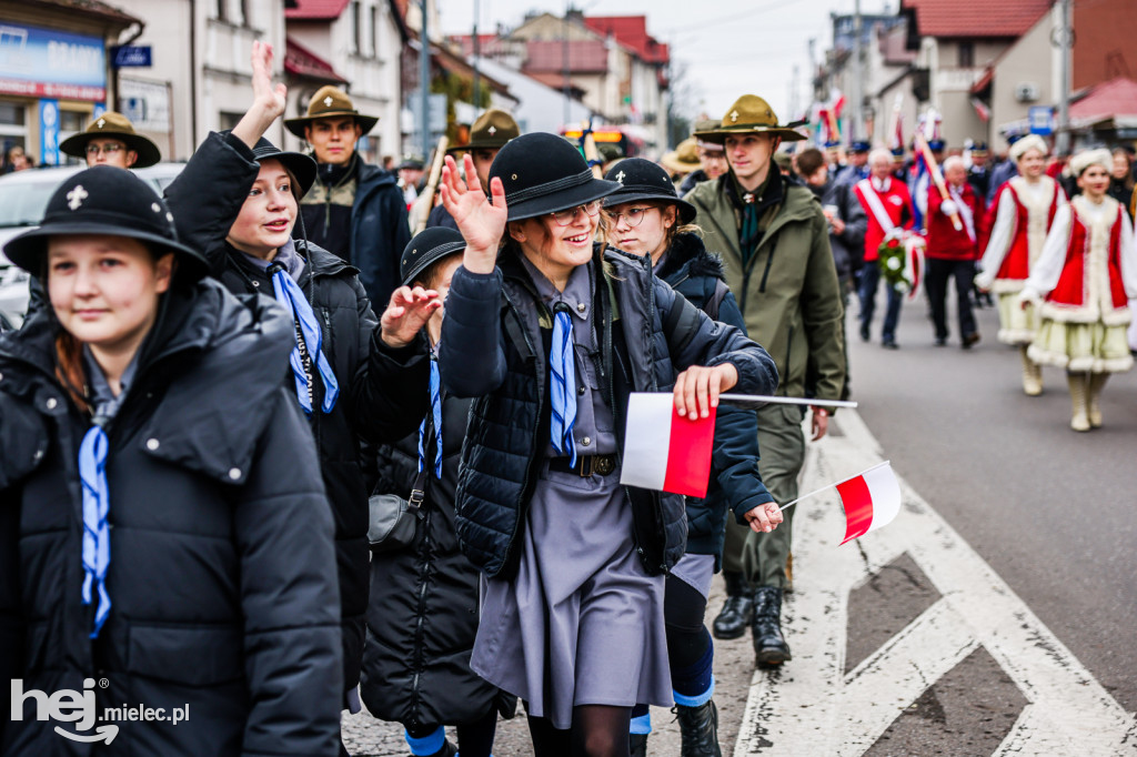 Święto Niepodległości - przemarsz ulicą Mickiewicza