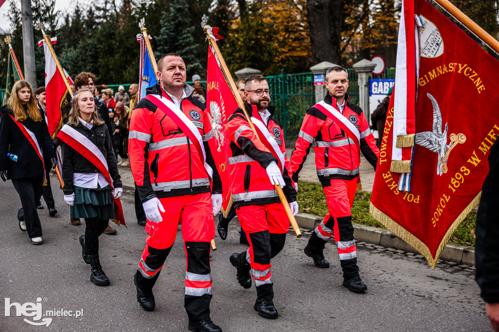 Święto Niepodległości - przemarsz ulicą Mickiewicza